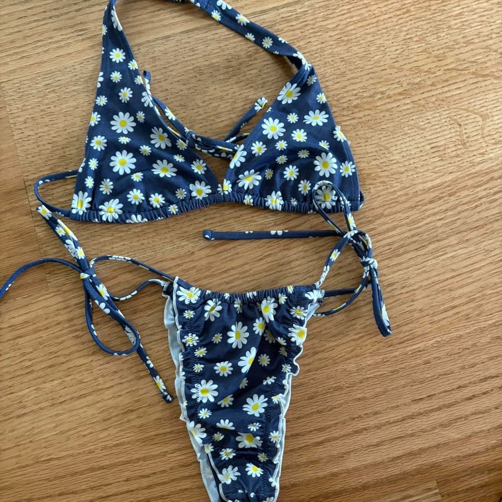 Frankie’s bikinis set